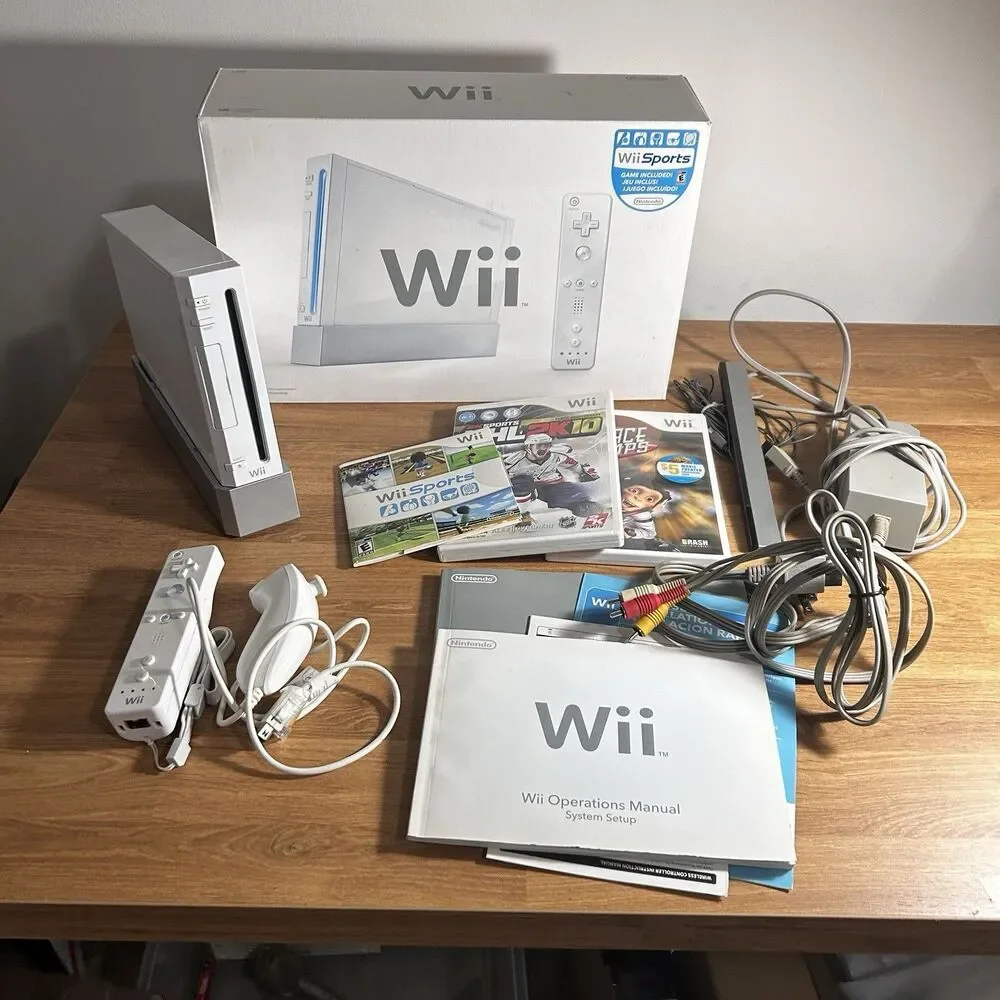 Nintendo Wii Console Boxed Bundle - RVL-001 GameCube Compatible